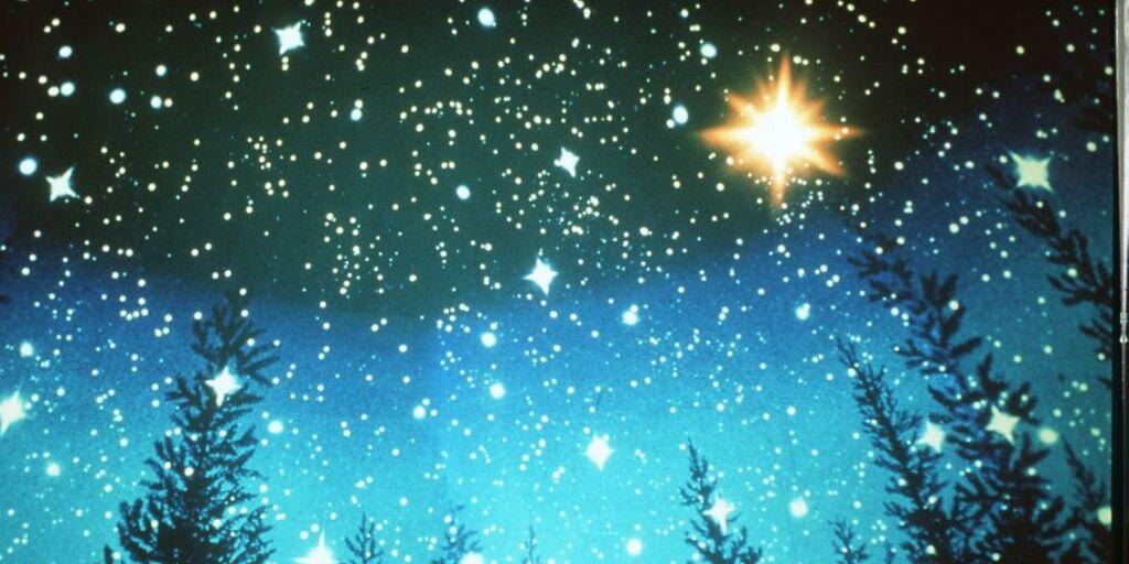 Der Stern von Bethlehem im Planetarium München. Dass er keinen Schweif hat, ist wissenschaftlich korrekt, denn es war definitiv kein Komet. Möglich ist eine Konjunktion von Jupiter und Saturn. Nahe beieinander hätten sie ausgesehen wie ein einziger, sehr heller Stern. (Archivbild)