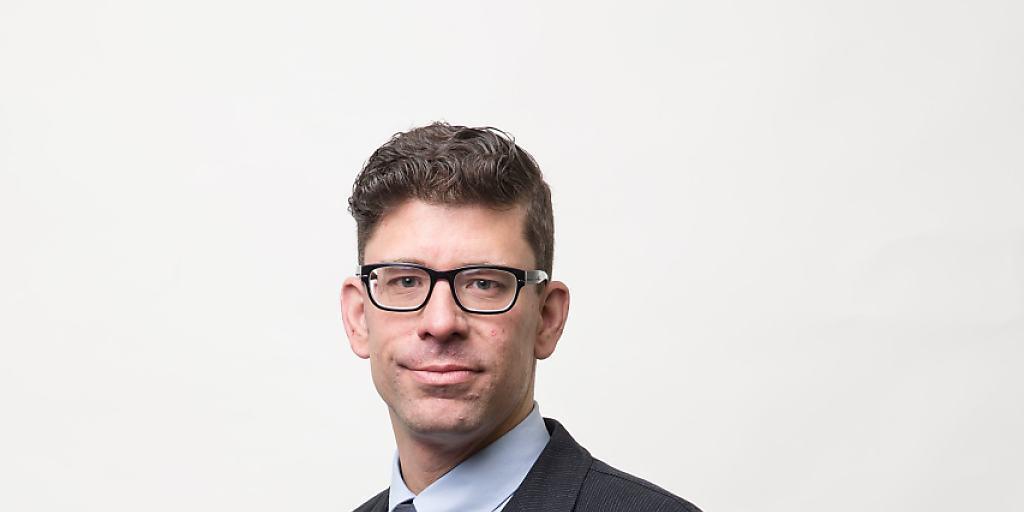 Der 41-jährige Jérôme Martinu wird neuer regionaler Chefredaktor der "Neuen Luzerner Zeitung". Der Historiker und Kommunikationswissenschafter arbeitet seit 2002 bei der Zeitung. Der 41-jährige Jérôme Martinu wird neuer regionaler Chefredaktor der "Neuen Luzerner Zeitung". Der Historiker und Kommunikationswissenschafter arbeitet seit 2002 bei der Zeitung.