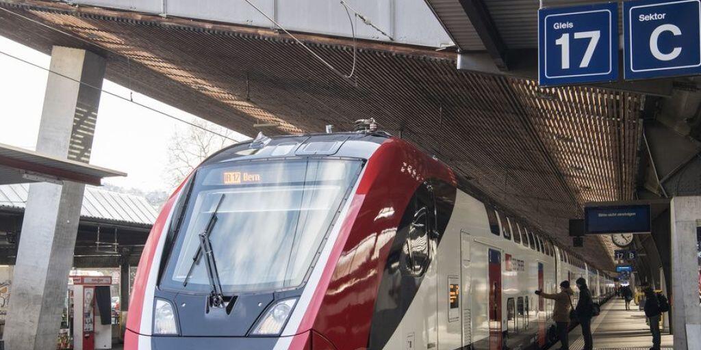 Der Verzögerung bei der Auslieferung der neuen Fernverkehr-Doppelstockzüge "FV-Dosto" und die andauernden technischen Probleme waren ein Grund für die Verspätungen auf dem SBB-Streckennetz im letzten Jahr. (Archivbild)