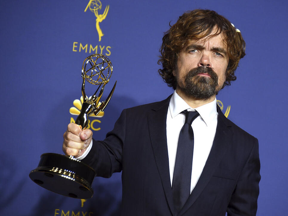 Die Fantasy-Serie "Game of Thrones" ist bei den Emmy-Awards in Los Angeles zum dritten Mal als beste Dramaserie ausgezeichnet  worden. Schauspieler Peter Dinklage gewann den Preis als bester Nebendarsteller in einer Dramaserie.   (Foto: Jordan Strauss/Invision/AP)