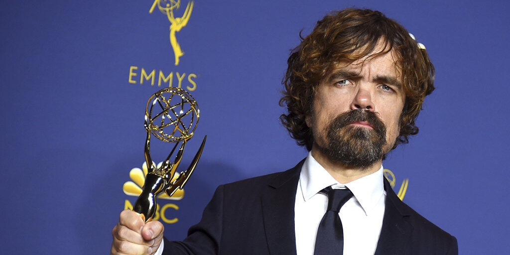 Die Fantasy-Serie "Game of Thrones" ist bei den Emmy-Awards in Los Angeles zum dritten Mal als beste Dramaserie ausgezeichnet  worden. Schauspieler Peter Dinklage gewann den Preis als bester Nebendarsteller in einer Dramaserie.   (Foto: Jordan Strauss/Invision/AP)