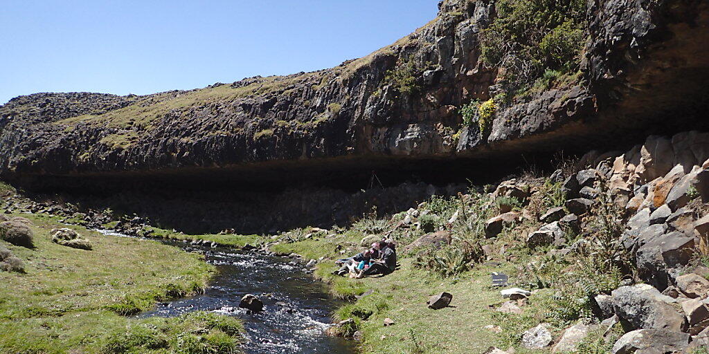 Der Felsunterstand Fincha Habera im Bale-Gebirge in Äthiopien war bereits vor über 30'000 Jahren Unterschlupf für steinzeitliche Jäger.