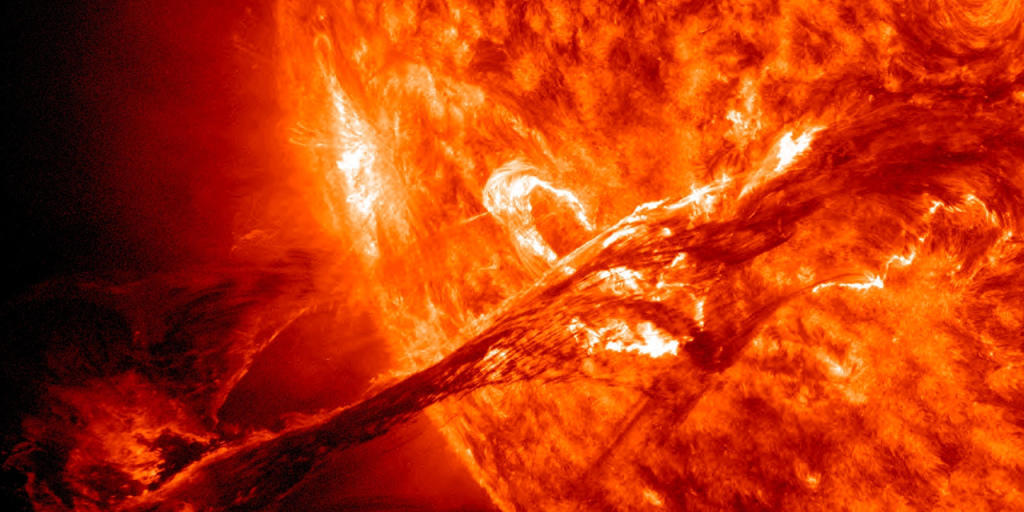 Am 31. August 2012 fand eine heftige Eruption auf der Sonnenoberfläche statt. Der resultierende Sturm aus geladenen Teilchen verfehlte jedoch knapp die Erde. Laut einer neuen Studie wären auch weitaus heftigere Sonnenstürme möglich. (Archivbild) Am 31. August 2012 fand eine heftige Eruption auf der Sonnenoberfläche statt. Der resultierende Sturm aus geladenen Teilchen verfehlte jedoch knapp die Erde. Laut einer neuen Studie wären auch weitaus heftigere Sonnenstürme möglich. (Archivbild)