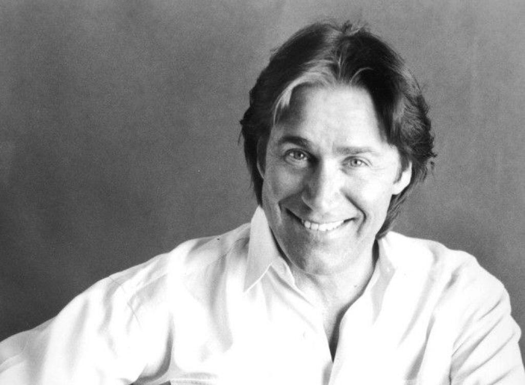 "Same Old Lang Syne" von Dan Fogelberg ist einer von nur vier zeitgenössischen Weihnachtssongs, welche es in die US-Charts geschafft haben. Die anderen sind "The Chipmunk Song" (1958), New Kids on the Block mit "This One's for the Children" (1989) und Mariah Careys "All I Want For Christmas Is You".