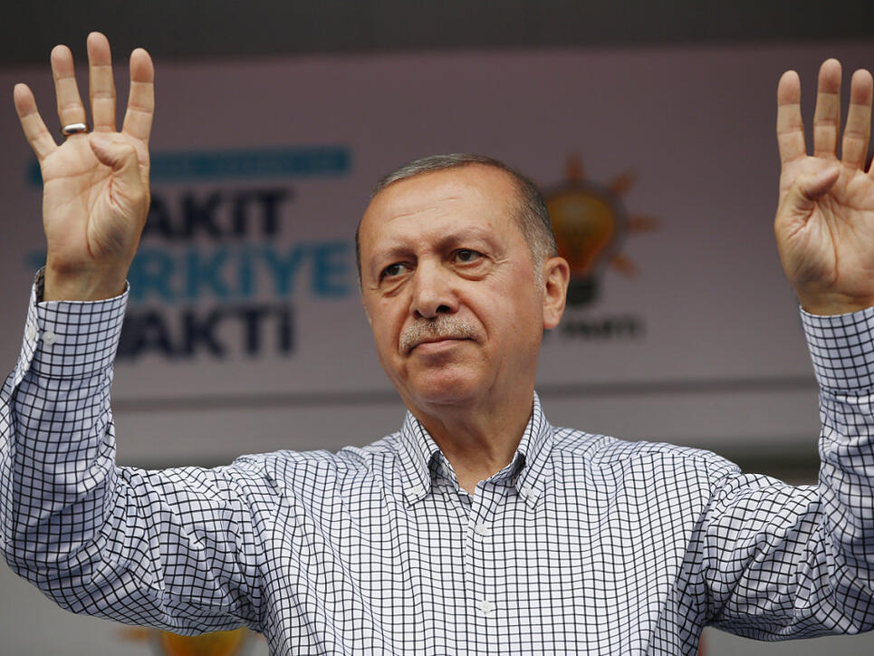 Der türkische Präsident, Recep Tayyip Erdogan, hat am Samstag einen Angriff seines Militärs auf PKK-Mitglieder im Nord-Irak bekanntgegeben.