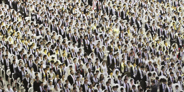 Paare aus aller Welt feiern Massenhochzeit in Südkorea Paare aus aller Welt feiern Massenhochzeit in Südkorea