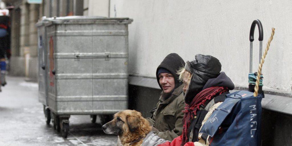 Auch in der Schweiz gibt es von Armut Betroffene. Dank Ausgleichszahlungen bleibt die Verteilung der Einkommen aber weitgehend stabil. (Archiv)