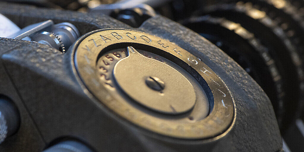 CIA und BND haben mit Geräten der Zuger Crypto AG andere Staaten ausspioniert. Mehdi Atmani hat seine Recherchen dazu bereits 2019 veröffentlicht und damit den Titel Swiss Press Journalist of the Year erhalten. (Symbolbild)