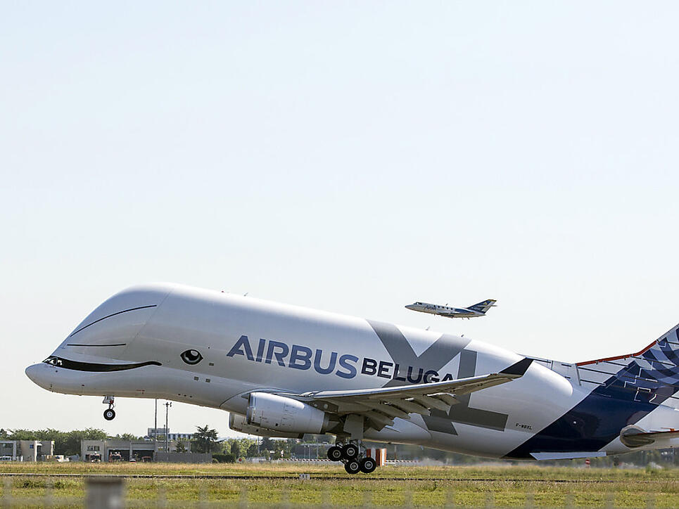 Neues Transportflugzeug von Airbus: In Toulouse ist am Donnerstag der Airbus BelugaXL zu seinem Jungfernflug gestartet.