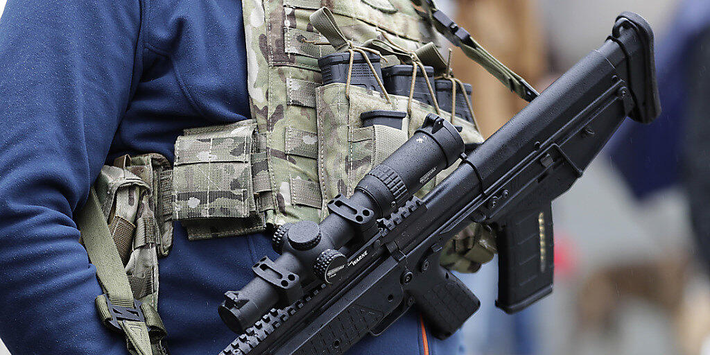 In den USA sollen sogenannte Bump Stocks, also Vorrichtungen zum Erhöhen der Geschwindigkeit bei halbautomatischen Waffen, verboten werden. (Symbolbild) In den USA sollen sogenannte Bump Stocks, also Vorrichtungen zum Erhöhen der Geschwindigkeit bei halbautomatischen Waffen, verboten werden. (Symbolbild)