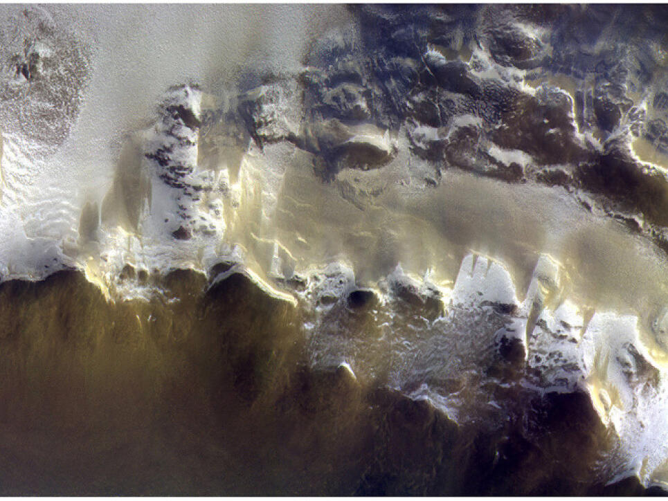 Das Farbbild der Berner Mars-Kamera stammt vom Rand des Korolev-Kraters auf dem Mars. (Handout)