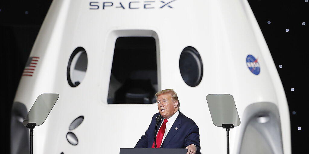 US-Präsident Trump bezeichnete den Start der bemannten "Crew Dragon"-Mission als "kühne und triumphale Rückkehr der USA zu den Sternen".