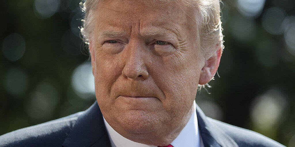 ARCHIV - Der US-Sender CNN will erfahren haben, dass sich Donald Trump am Telefon gegenüber anderen Staats- und Regierungschefs ungewöhnlich verhält. Foto: Alex Brandon/AP/dpa