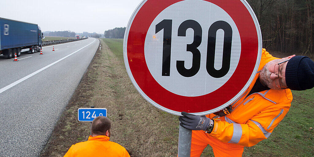Auf deutschen Autobahnen wird es auch künftig kein generelles Tempolimit geben. Der Vorschlag einer Höchstgeschwindigkeit von 130 Stundenkilometern ist im Bundesrat gescheitert. (Symbolbild)