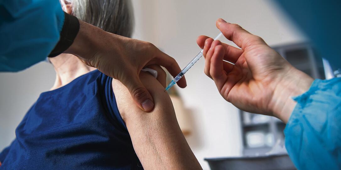 CORONAVIRUS, COVID-19, COVID 19, CORONA-IMPFUNG, IMPFUNG, IMPFEN, ALTERSHEIM, PFLEGEHEIM, SPRITZE, CORONAVIRUS, COVID-19, COVID 19, CORONA-IMPFUNG, IMPFUNG, IMPFEN, ALTERSHEIM, PFLEGEHEIM, SPRITZE,