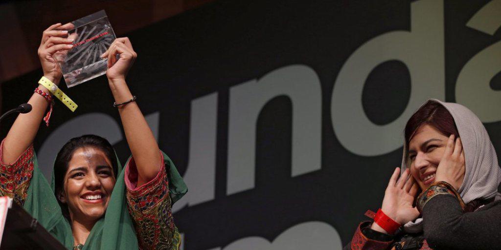 Zwei Preise für Regisseurin Rokhsareh Ghaem Maghami (l.) und Protagonistin Sonita Alizadeh (r.): Ihre internationale Dokumentation "Sonita" überzeugte am diesjährigen Sundance Festival sowohl die Jury wie auch das Publikum. Zwei Preise für Regisseurin Rokhsareh Ghaem Maghami (l.) und Protagonistin Sonita Alizadeh (r.): Ihre internationale Dokumentation "Sonita" überzeugte am diesjährigen Sundance Festival sowohl die Jury wie auch das Publikum.