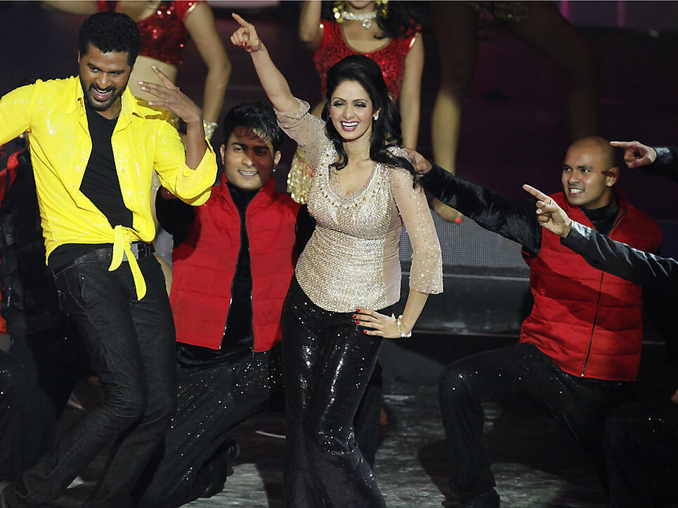 Die Bollywood-Legende Sridevi Kapoor (Mitte) ist einem Herzinfarkt erlegen. (Archivbild)