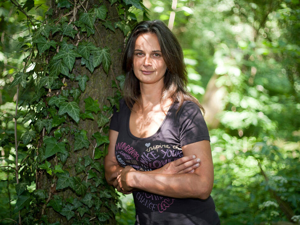 Als Umweltaktivistin lebte die US-Amerikanerin Julia Butterfly Hill zwei Jahre lang auf einem Baum. Nun soll die Geschichte der "Baumfrau" verfilmt werden. (Archivbild)