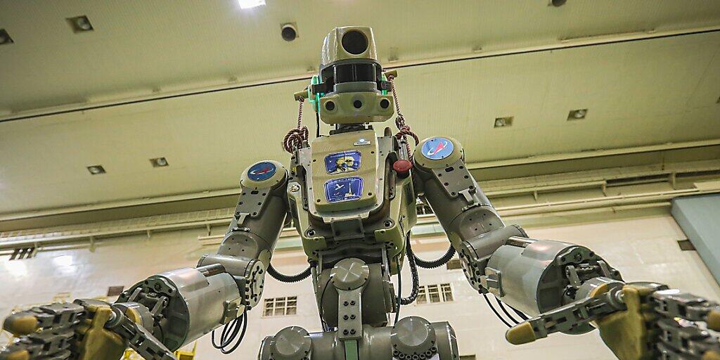Der 1,80 Meter grosse und 160 Kilogramm schwere Roboter Fedor ahmt Bewegungen nach und lernt auf diese Weise menschliche Handlungsabläufe.