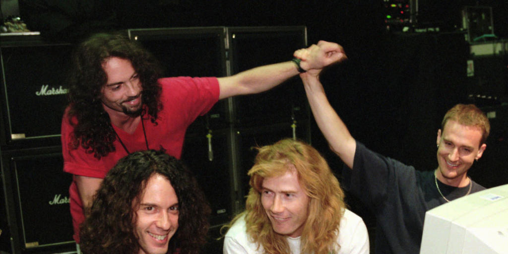 Nick Menza (hinten links) mit seinen Bandkollegen Marty Friedman (l), Dave Mustaine (M) und David Ellefson (r). Samstagnacht starb Menza 51-jährig während eines Auftritts. (Archivbild)