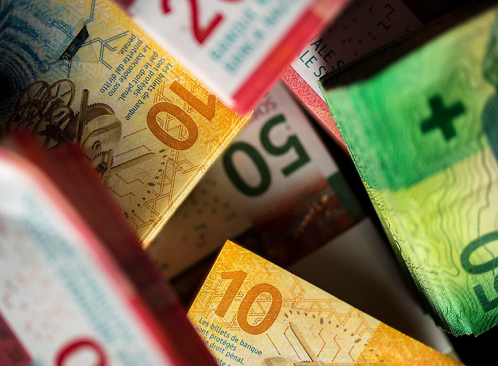 Der Bund darf auch in Zukunft mit seinen wichtigsten Einnahmequellen rechnen. Die Verlängerung von direkter Bundessteuer und Mehrwertsteuer, über die am 4. März abgestimmt wird, ist unbestritten. (Symbolbild) Der Bund darf auch in Zukunft mit seinen wichtigsten Einnahmequellen rechnen. Die Verlängerung von direkter Bundessteuer und Mehrwertsteuer, über die am 4. März abgestimmt wird, ist unbestritten. (Symbolbild)