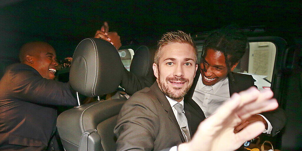 Der US-Rapper Asap Rocky (r) ist mit einem Privatjet in die USA zurückgeflogen. (Bild vom 2. August)