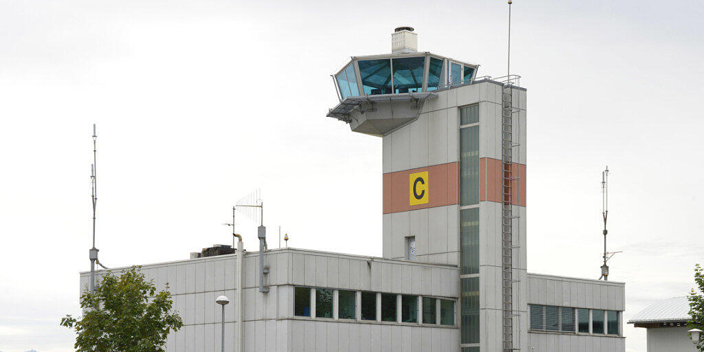 Auf dem Flugplatz Payerne VD ist in der Nacht auf Mittwoch ausnahmsweise ein Spezialflugzeug aus Spanien gelandet. An Bord hatte es ein Organ für eine wichtige Operation in einem Westschweizer Spital. (Archivbild) Auf dem Flugplatz Payerne VD ist in der Nacht auf Mittwoch ausnahmsweise ein Spezialflugzeug aus Spanien gelandet. An Bord hatte es ein Organ für eine wichtige Operation in einem Westschweizer Spital. (Archivbild)