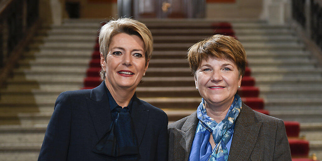 Die Presse kommentiert die Wahl von Viola Amherd (rechts) und Karin Keller-Sutter (links) in den Bundesrat sehr positiv.