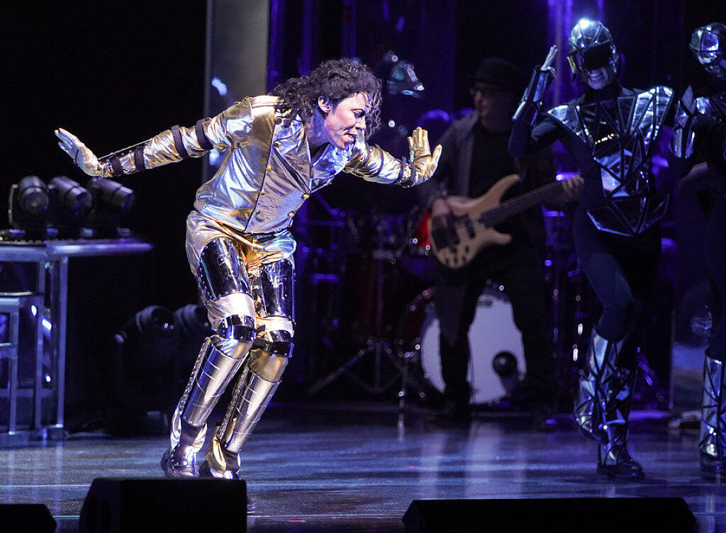 Musicaldarsteller Dantanio Goodman mimt auf der Bühne den erwachsenen Michael Jackson. (Archivbild) Musicaldarsteller Dantanio Goodman mimt auf der Bühne den erwachsenen Michael Jackson. (Archivbild)