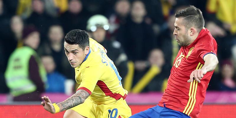 Rumänien mit Claudiu Stanciu (links) und Spanien mit Jordi Alba trennten sich in Cluj torlos
