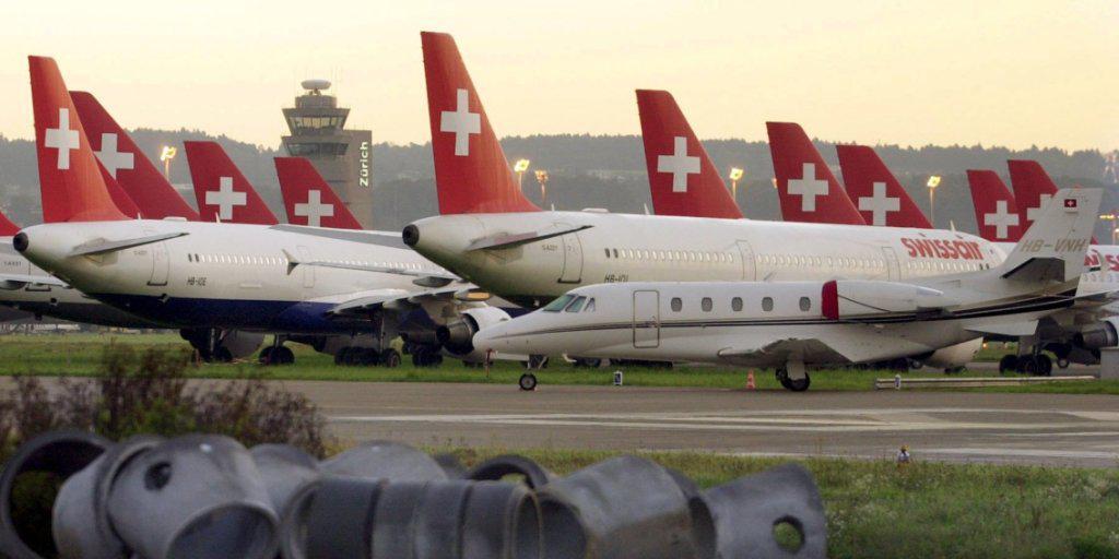 Für den Flugtreibstoff fehlte das Geld: Rund 260 Swissair-Maschinen und mit ihnen rund 19'000 Passagiere blieben am 2. Oktober 2001 am Boden.