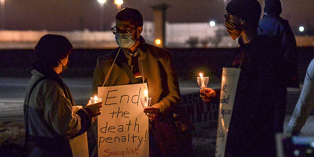 Menschen protestieren gegen die Hinrichtung von Brandon Bernard. Foto: Austen Leake/The Tribune-Star/AP/dpa Menschen protestieren gegen die Hinrichtung von Brandon Bernard. Foto: Austen Leake/The Tribune-Star/AP/dpa