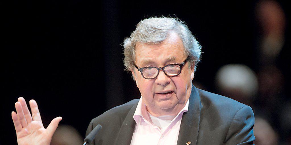 Der Literaturkritiker und Schriftsteller Hellmuth Karasek ist im Alter von 81 Jahren verstorben (Archivbild) Der Literaturkritiker und Schriftsteller Hellmuth Karasek ist im Alter von 81 Jahren verstorben (Archivbild)