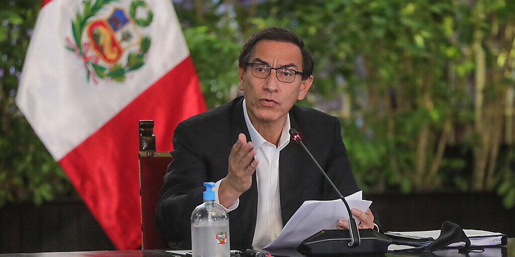 HANDOUT - Der peruanische Pr‰sident MartÌn Vizcarra k ̧ndigt in Lima die Maflnahmen an. Foto: Presidencia Peru/dpa - ACHTUNG: Nur zur redaktionellen Verwendung im Zusammenhang mit der aktuellen Berichterstattung und nur mit vollst‰ndiger Nennung des vorstehenden Credits HANDOUT - Der peruanische Pr‰sident MartÌn Vizcarra k ̧ndigt in Lima die Maflnahmen an. Foto: Presidencia Peru/dpa - ACHTUNG: Nur zur redaktionellen Verwendung im Zusammenhang mit der aktuellen Berichterstattung und nur mit vollst‰ndiger Nennung des vorstehenden Credits