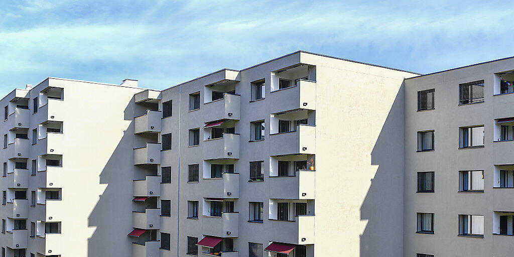 Die Immobilienpreise sind leicht gesunken: eine Wohnsiedlung in Zürich (Archivbild).