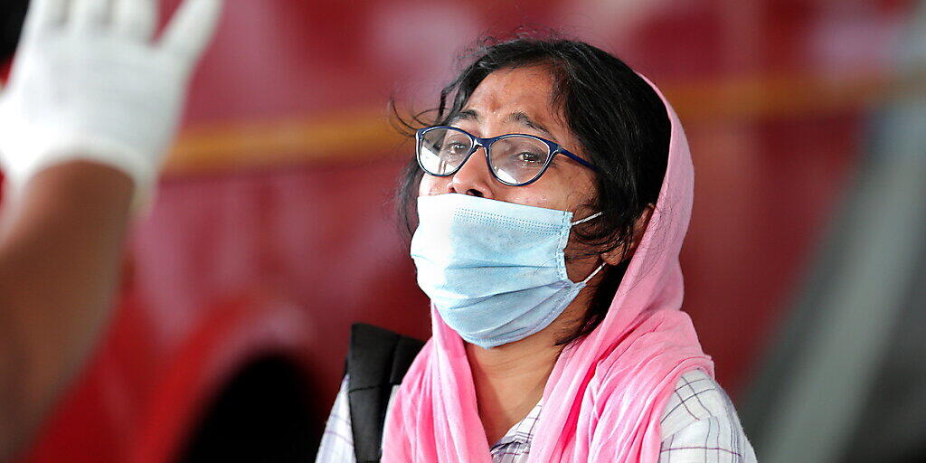 Inzwischen gibt es in Indien mehr Infektionen als in China, dem bevölkerungsreichsten Land. Inzwischen gibt es in Indien mehr Infektionen als in China, dem bevölkerungsreichsten Land.
