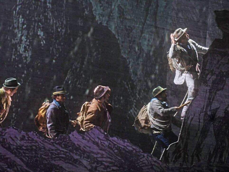 Die singenden Bergsteiger am Matterhorn - Szene aus dem Musical "Matterhorn" von Michael Kunze und Albert Hammond, das am Theater St. Gallen uraufgeführt wurde.