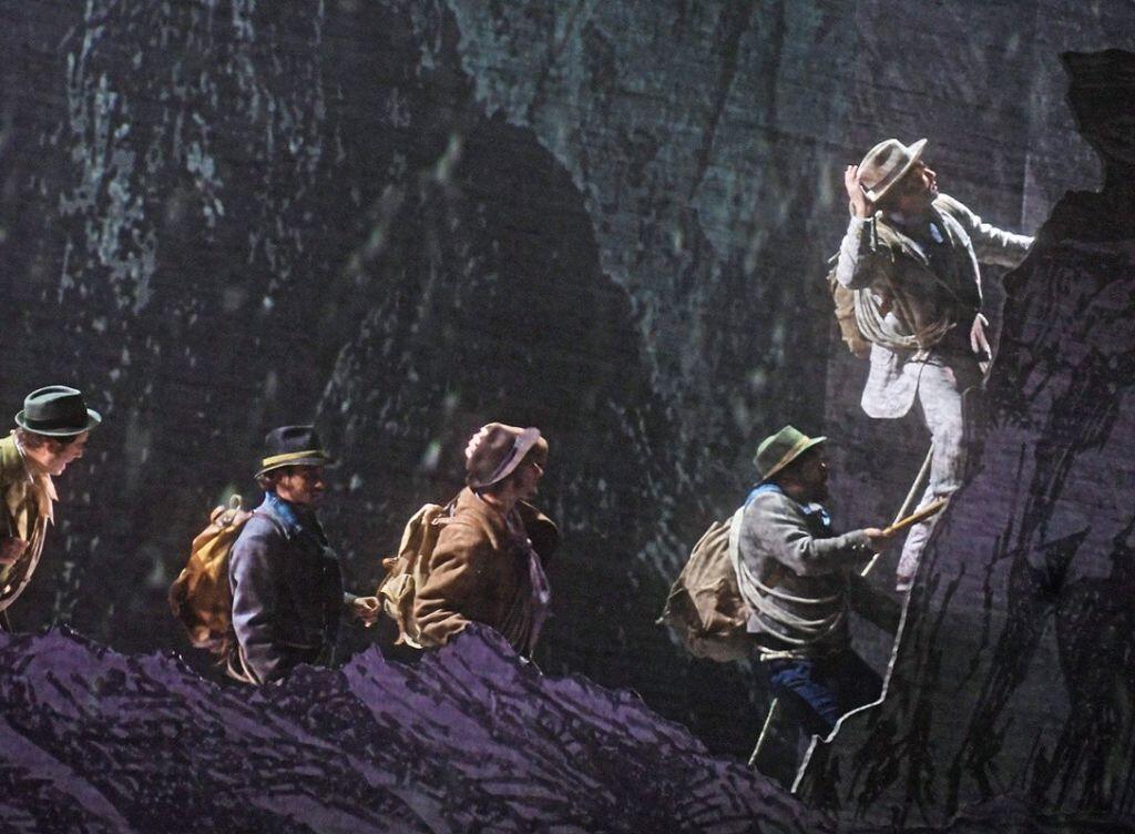 Die singenden Bergsteiger am Matterhorn - Szene aus dem Musical "Matterhorn" von Michael Kunze und Albert Hammond, das am Theater St. Gallen uraufgeführt wurde.