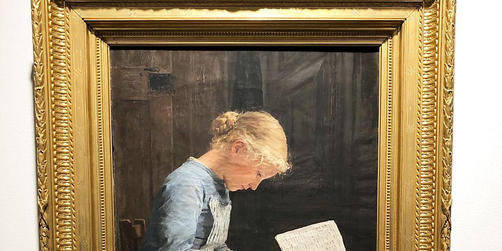 Albert Ankers Porträt "Fleissig/Appliquée" ist auf einer Auktion Schweizer Meisterwerke für 1.2 Millionen Franken versteigert worden.