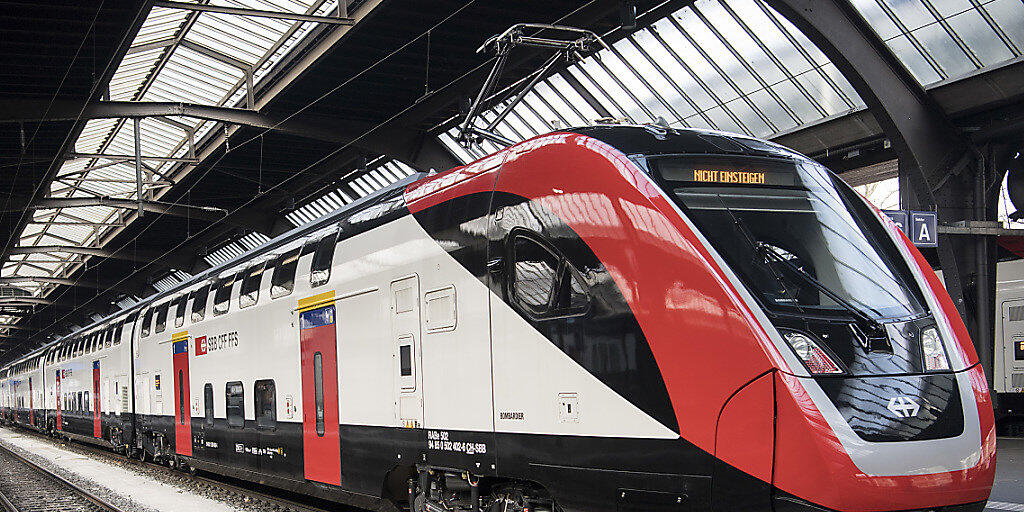 Die Erstfahrt des neuen Fernverkehrs-Doppelstockzugs der SBB mit dem Namen "FV-Dosto" ist am Montag problemlos erfolgt.