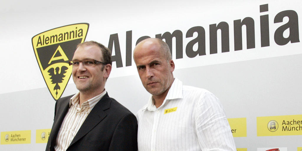 Ein Bild vom September 2006, als Alemannia Aachen noch in der Bundesliga spielte: Gladbachs früherer Linksverteidiger Michael Frontzeck (rechts) wird als neuer Trainer präsentiert Ein Bild vom September 2006, als Alemannia Aachen noch in der Bundesliga spielte: Gladbachs früherer Linksverteidiger Michael Frontzeck (rechts) wird als neuer Trainer präsentiert