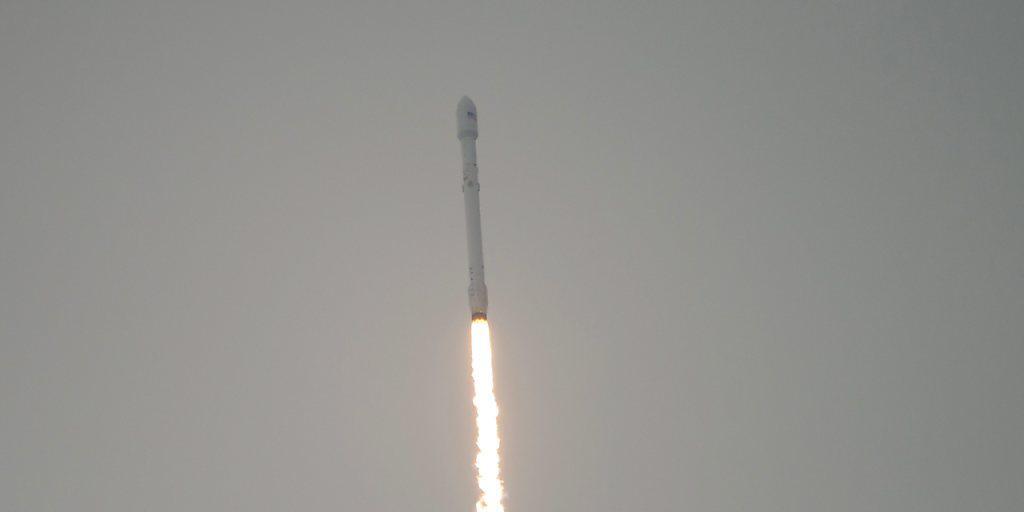 Am Sonntag startete die "Falcon-9"-Trägerrakete von SpaceX mit dem "Jason-3"-Satelliten an Bord vom Vandenberg-Luftwaffenstützpunkt in Kalifornien.