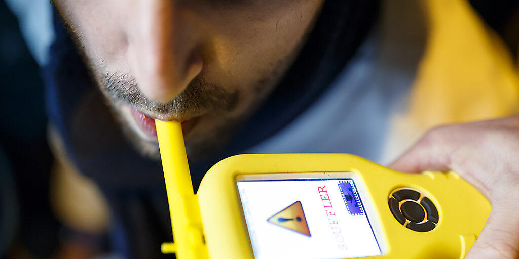 Betrunken mit dem Velo auf der Autobahn unterwegs: In der Nacht auf Sonntag wurde ein 27-jähriger Mann bei Kreuzlingen TG aus dem Verkehr gezogen. (Symbolbild)