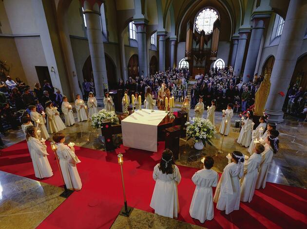 Video Kamera Auf Dem Kran Fuhrt Aufnahmen Von Einer Hochzeit In
