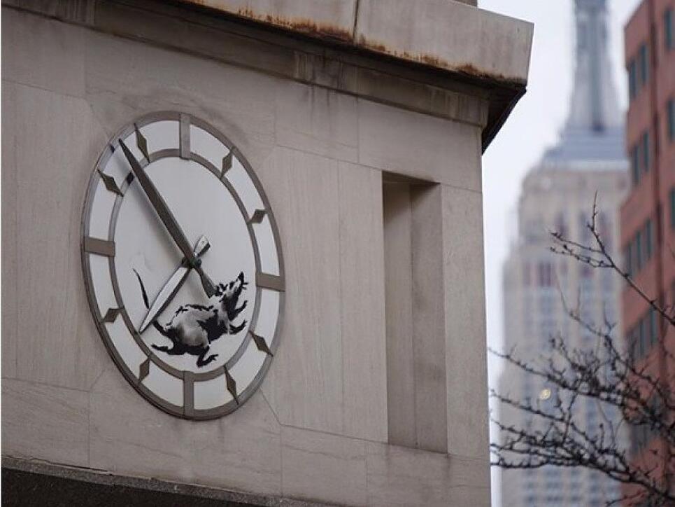 Wandstücke mit seinen Graffitis bringen bei Auktionen teils über 100'000 Dollar ein: Jetzt ist in New York eine neue Arbeit des Street-Art-Künstlers Banksy aufgetaucht.