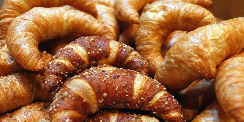 Kein Hunger nach dem Gurtenfestival: Heimkehrer können nun doch zwischen 2 und 6 Uhr morgens in der Bäckerei Gipfeli kaufen. Der Regierungsstatthalter setzte "Gipfeli Gate" ein Ende. (Symbolbild)