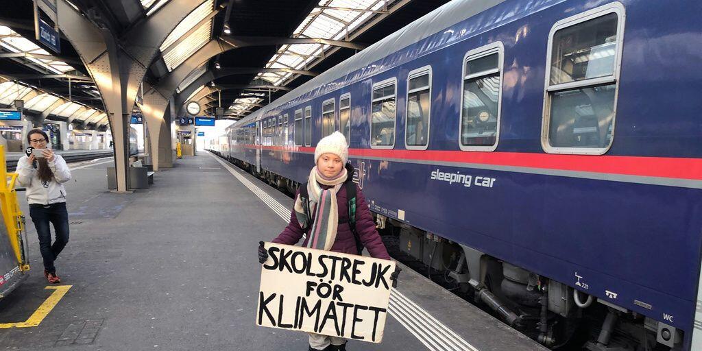 Die schwedische Klima-Aktivistin Greta Thunberg hat's vorgemacht und reiste im Zug nach Davos statt im Flugzeug. Mittlerweile ist "Flygskam" - "Flugscham" - in Schweden voll im Trend.
