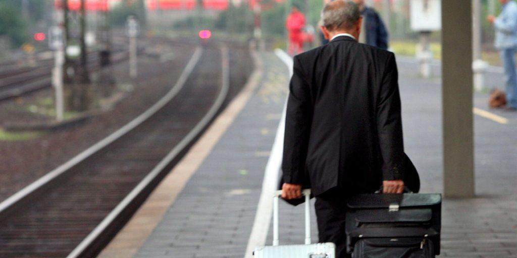 Rimowa, der deutsche Kofferhersteller (links) hat früher möglicherweise den Import in die Schweiz behindert. Deshalb untersucht nun die Wettbewerbskommission. (Symbolbild) Rimowa, der deutsche Kofferhersteller (links) hat früher möglicherweise den Import in die Schweiz behindert. Deshalb untersucht nun die Wettbewerbskommission. (Symbolbild)
