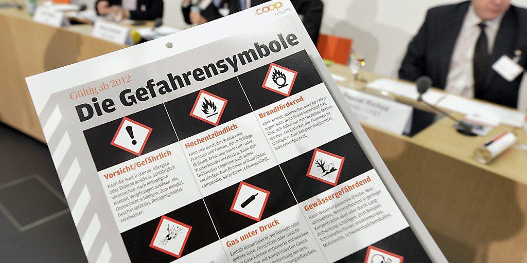 Wegen der neuen, international gültigen Gefahrensymbole hat der Bundesrat die Chemikalienverordnung angepasst. (Archivbild) Wegen der neuen, international gültigen Gefahrensymbole hat der Bundesrat die Chemikalienverordnung angepasst. (Archivbild)