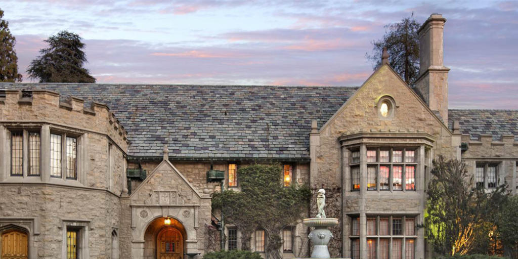 Der Wert der mondänen Hollywood-Villa von Hugh Hefner war auf rund 200 Millionen Dollar geschätzt worden. (Archivbild)